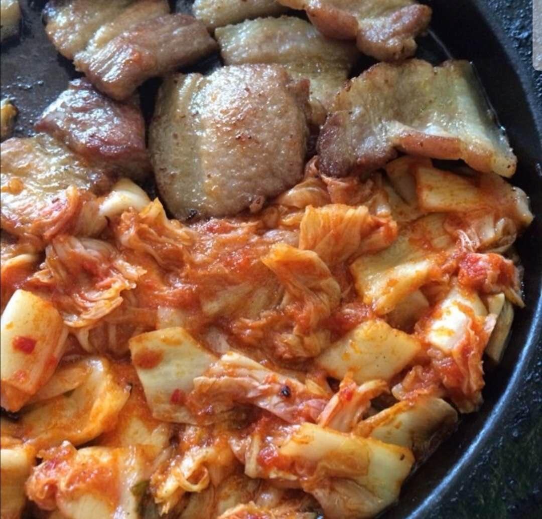 辣白菜炒五花肉