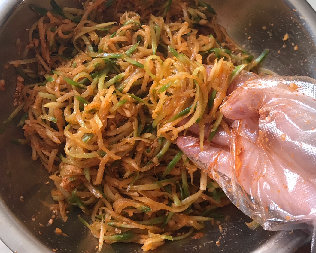 朝鲜族奶奶的私房菜-拌萝卜的做法