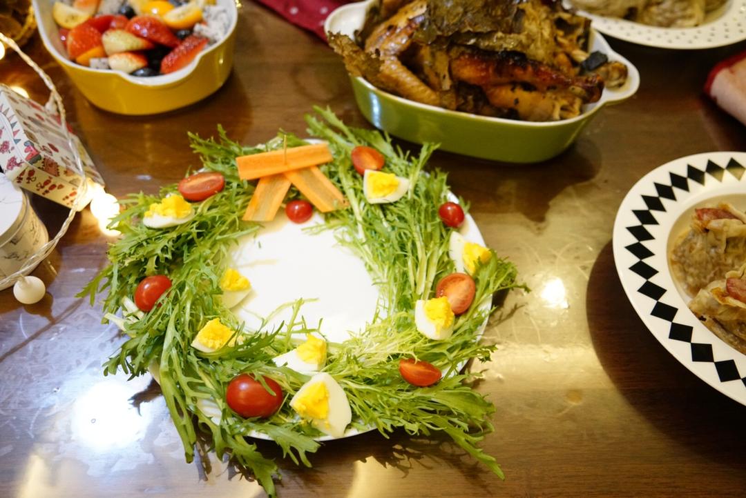 圣诞蔬菜花环沙拉