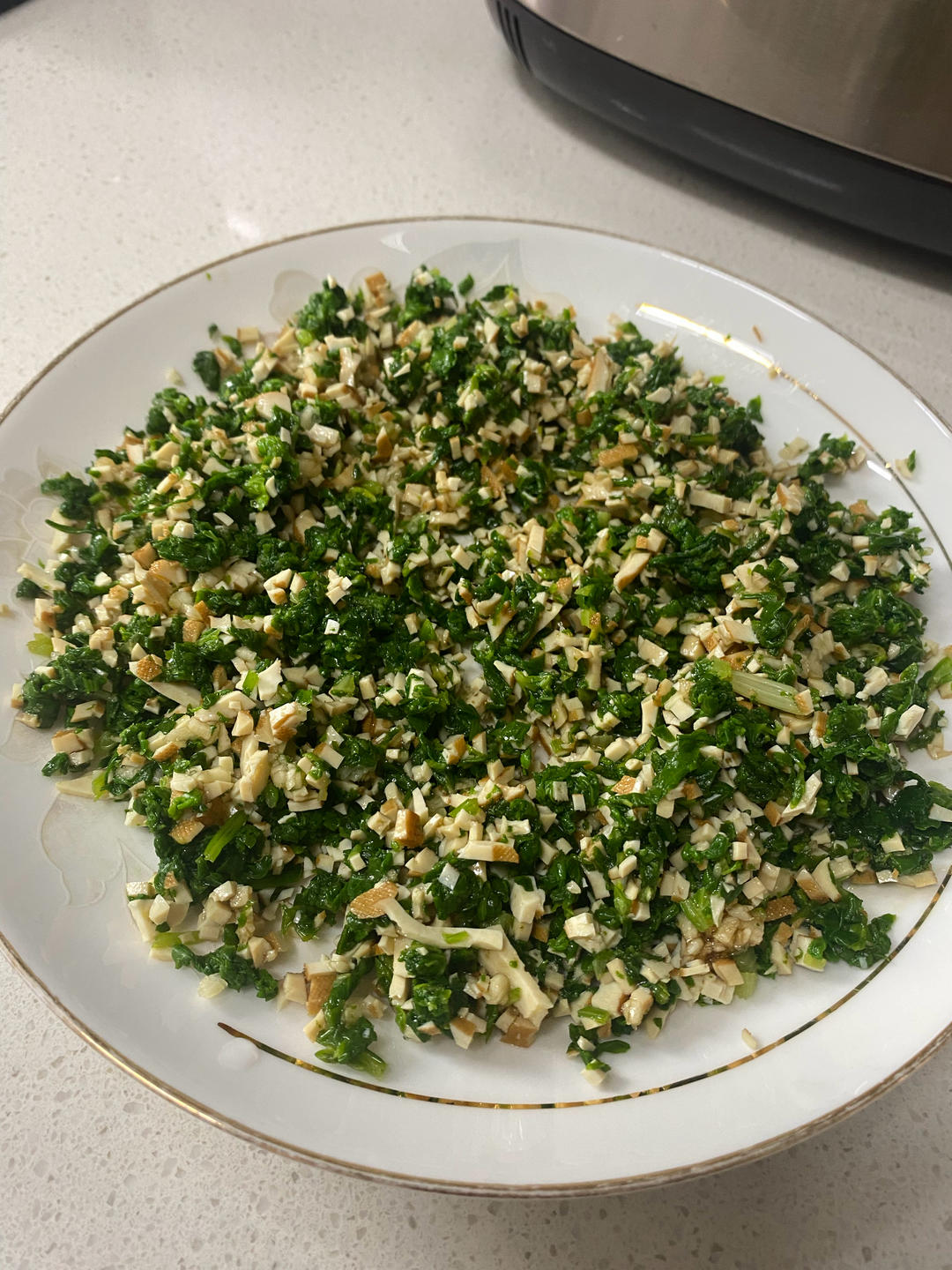 芹菜叶子不要丢，这样拌着最好吃