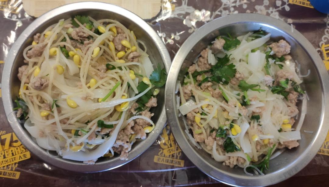 肉末芽菜拌肠粉(越南风味之2)