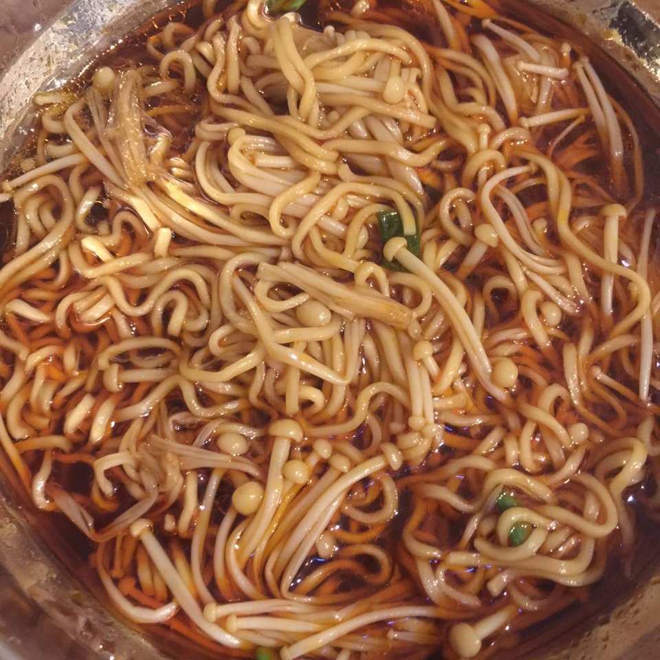超级无敌美味懒人酸汤麻辣面（十分钟搞定色香味俱全）