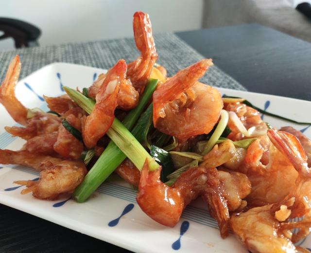 不一样的吃虾方法—家常葱姜炒虾的做法