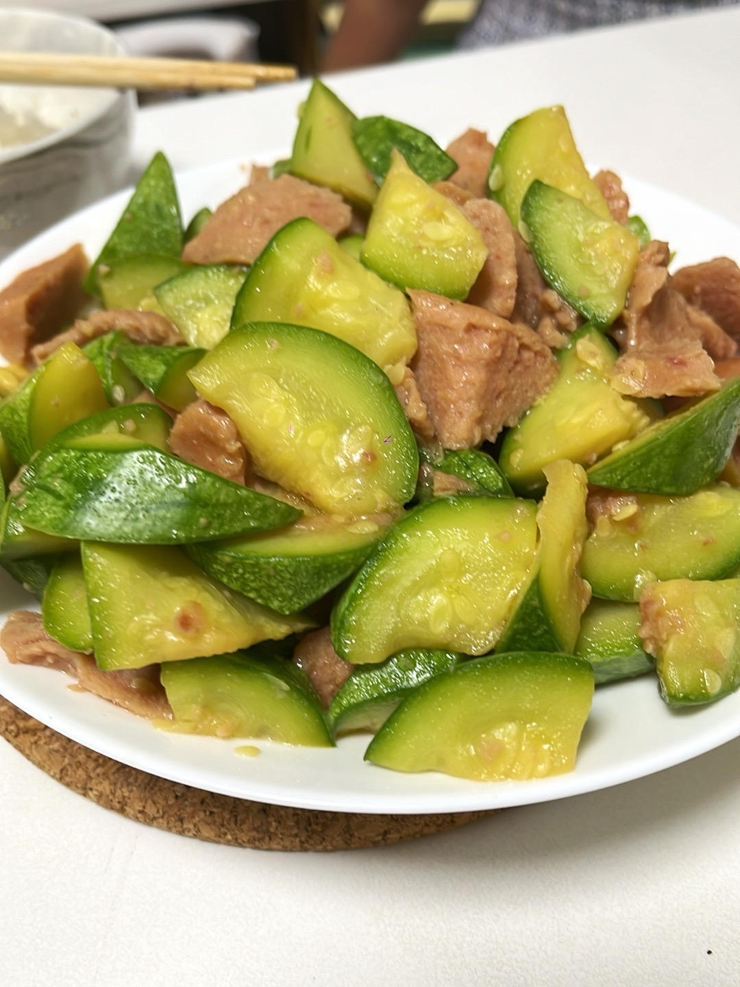 【西葫芦午餐肉炒蛋】