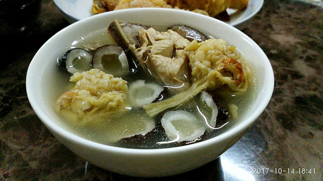 明目鱼海底椰煲鸡