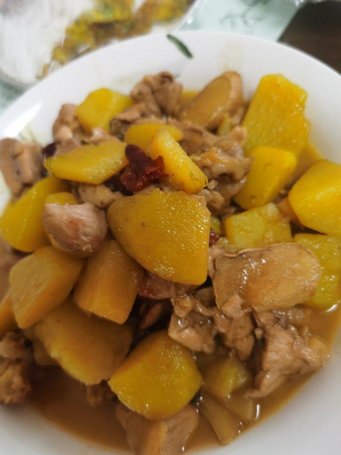 鸡腿炖土豆