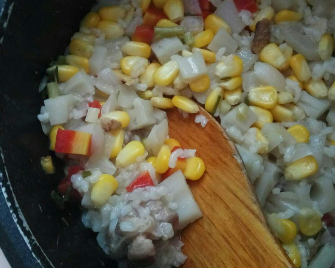 玉米鲜藕排骨焖饭