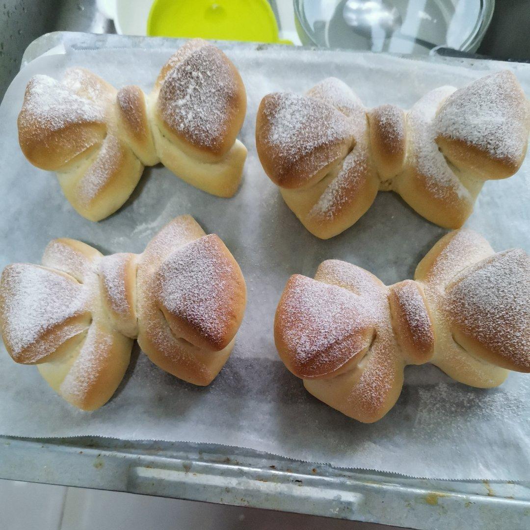蝴蝶结🎀🍞