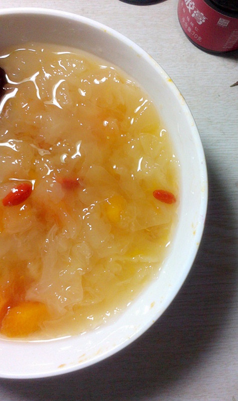 银耳木瓜枸杞糖水