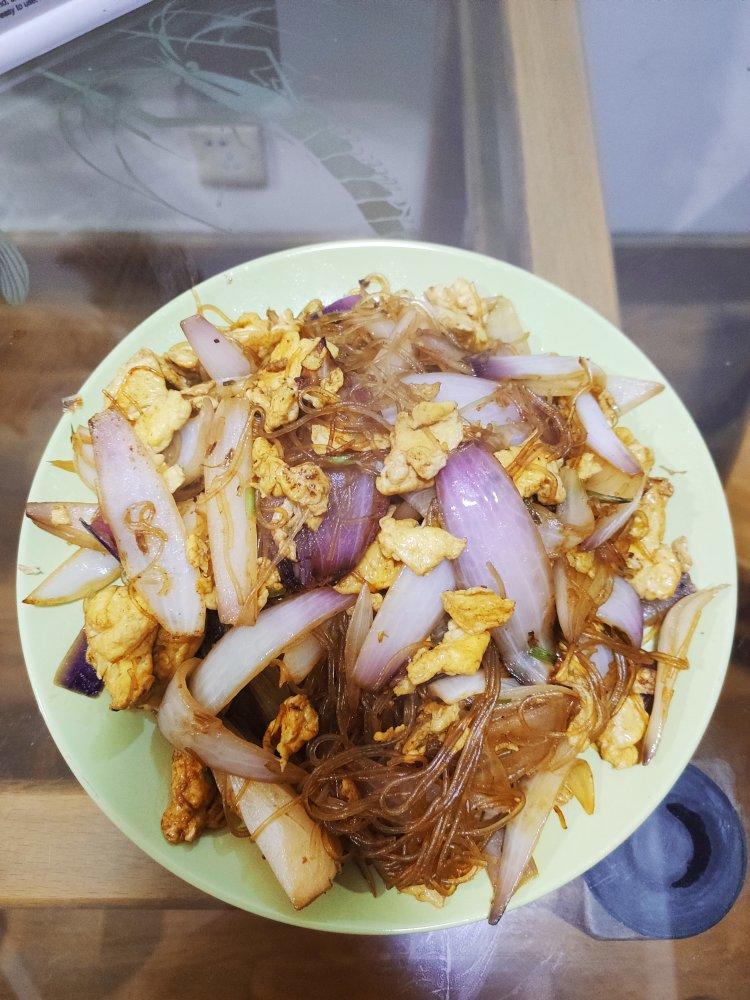 看似普通却超级下饭的圆白菜炒粉丝