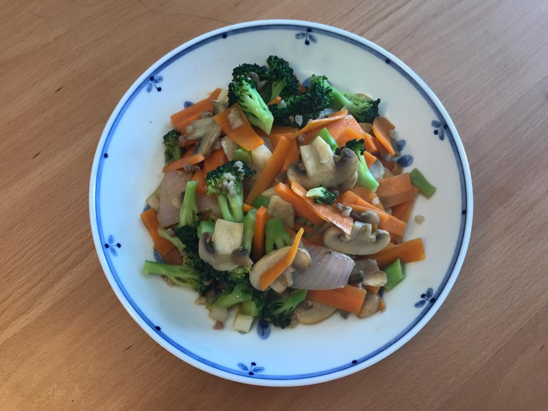 百姓人家——西兰花胡萝卜炒蘑菇