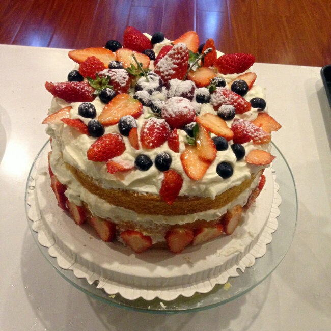 时下流行的鲜奶油戚风裸蛋糕