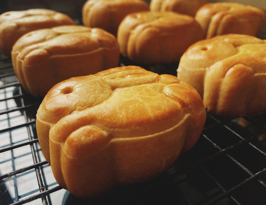 广式月饼—蛋黄莲蓉月饼