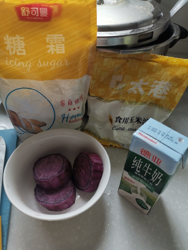 小白做紫薯甜品2（牛奶紫薯小方）的做法 步骤1