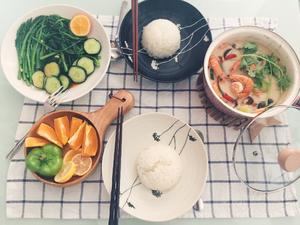 超开胃正宗泰式椰汁海鲜汤～的做法 步骤2