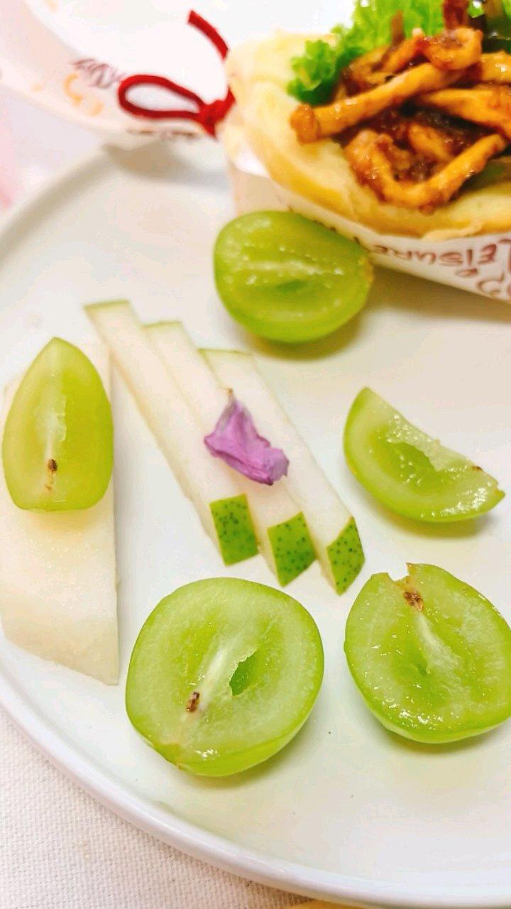 葡萄豆荚和降落伞