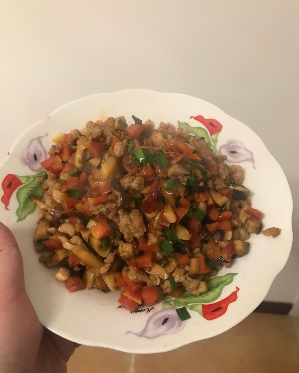 胡萝卜炒香菇