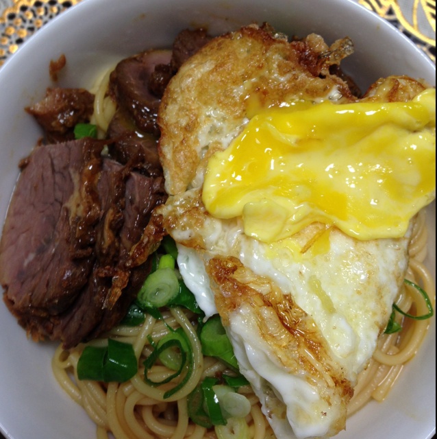 葱爆面—就是汪涵在天天向上里面做的那个啦