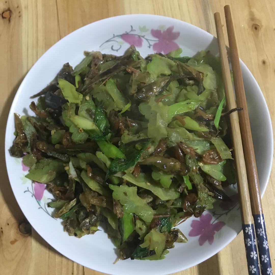 苦瓜炒干鱼仔