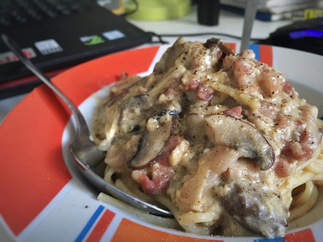 戒不掉的胆固醇【卡邦尼意面】