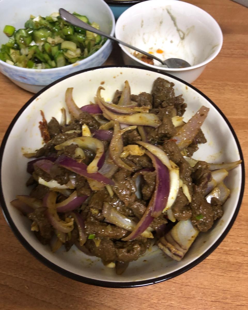 孜然洋葱炒牛肉粒