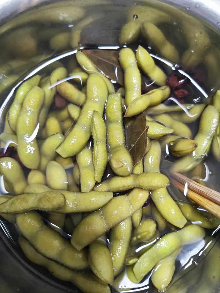 煮毛豆的方法（内附使毛豆保持翠绿的秘诀）