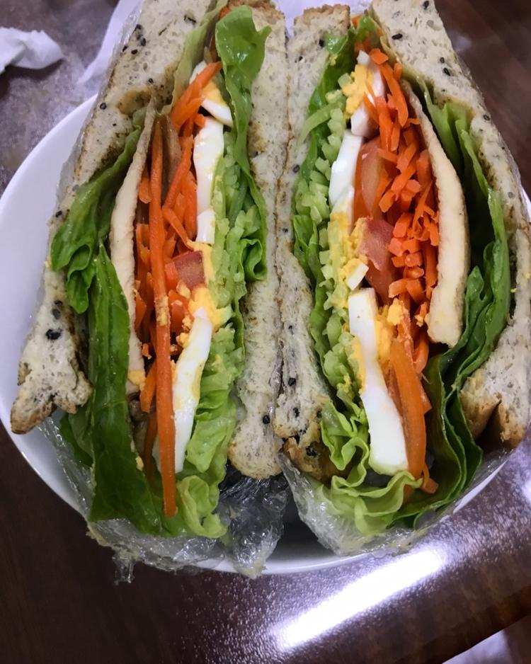 低脂早餐的美味吃法，超大份哦——鸡胸肉三明治