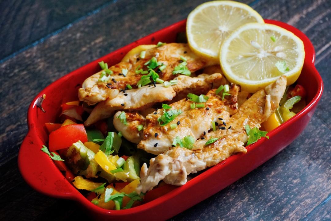 番茄蒜香烤鸡胸肉