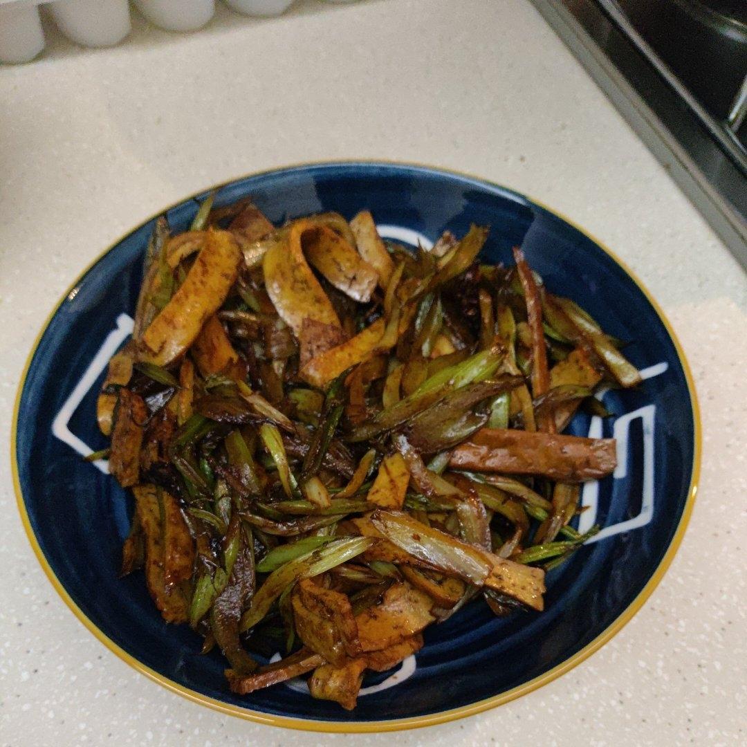 童年味道～熏干炒芹菜