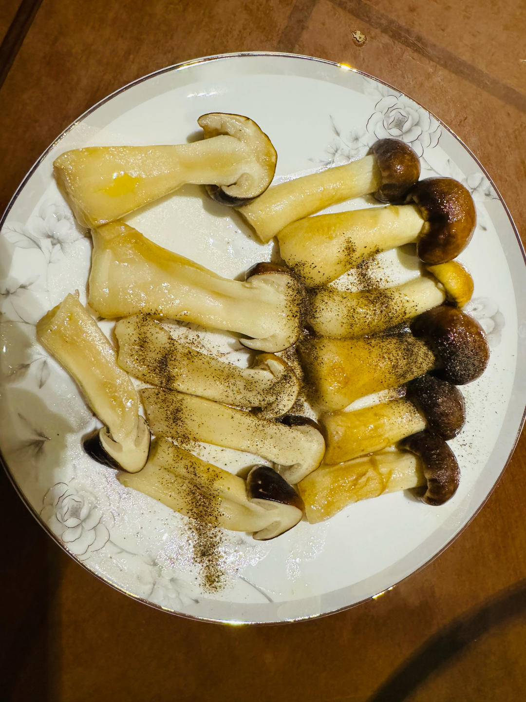 黄油赤松茸🍄