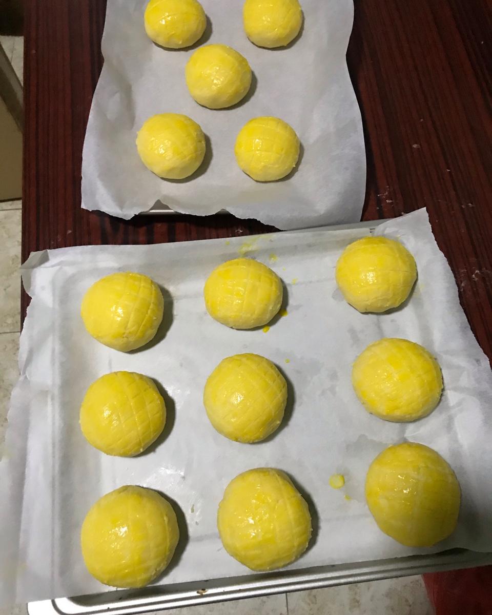 好吃到炸裂的港式菠萝包（附带制作酥皮的小视频）