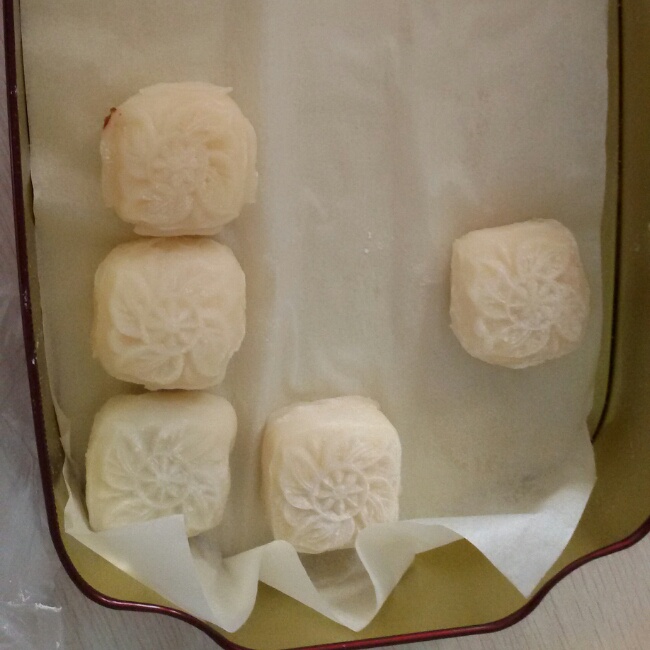 奶黄冰皮月饼