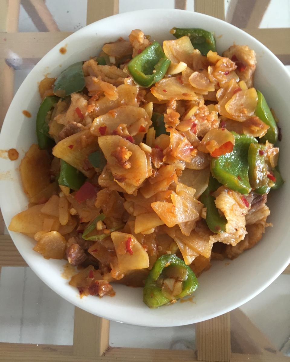 五花肉干煸土豆片