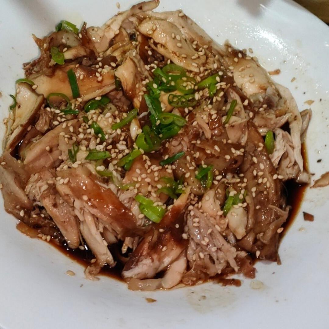 电饭锅手撕鸡（无水无油，酥烂入味）