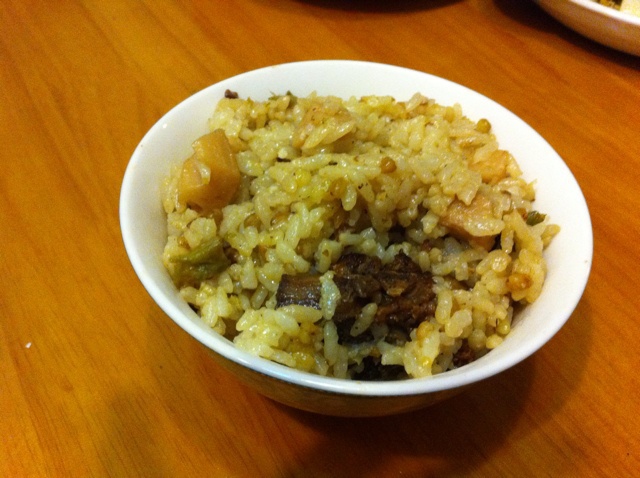 喷香排骨焖饭（爆好吃）