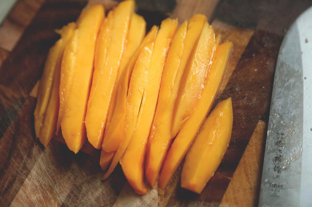 【北鼎品牌公开课】不易裂的戚风蛋糕卷（百香果芒果&芋泥肉松两种口味）的做法 步骤11