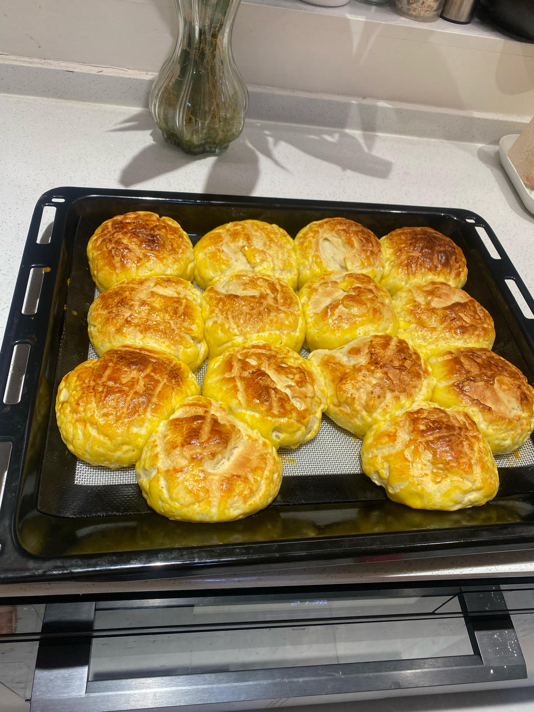 好吃到炸裂的港式菠萝包（附带制作酥皮的小视频）