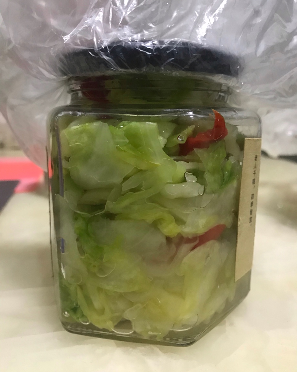 独家自制不加水的酸泡菜(简单易做，我最满意的食谱)