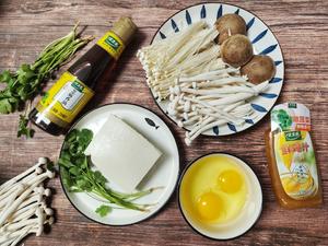 鲜🉐很菌菇豆腐汤  太太乐鲜鸡汁芝麻香油的做法 步骤1