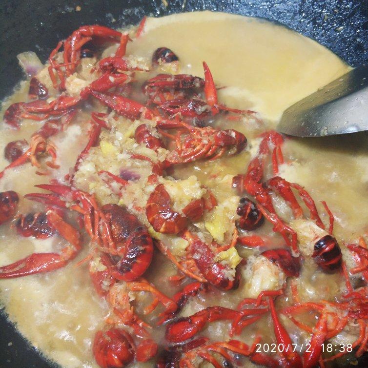 蒜香小龙虾，汤汁可以拌面哦