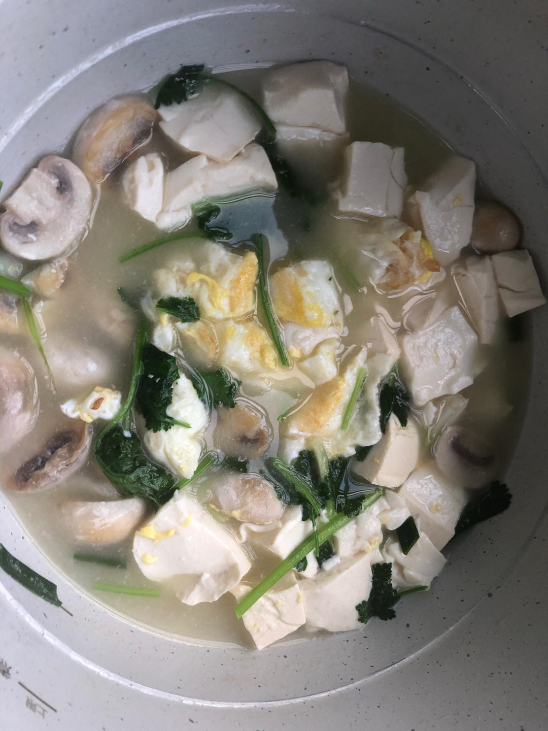 口蘑鸡蛋豆腐汤