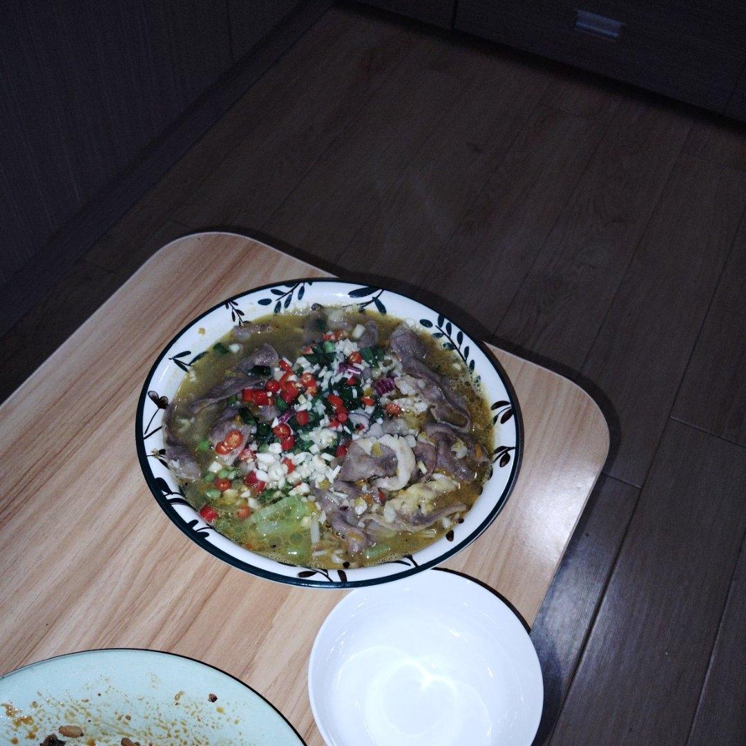 金汤肥牛（千万别放太多黄灯笼酱!!!辣死了!!!!）
