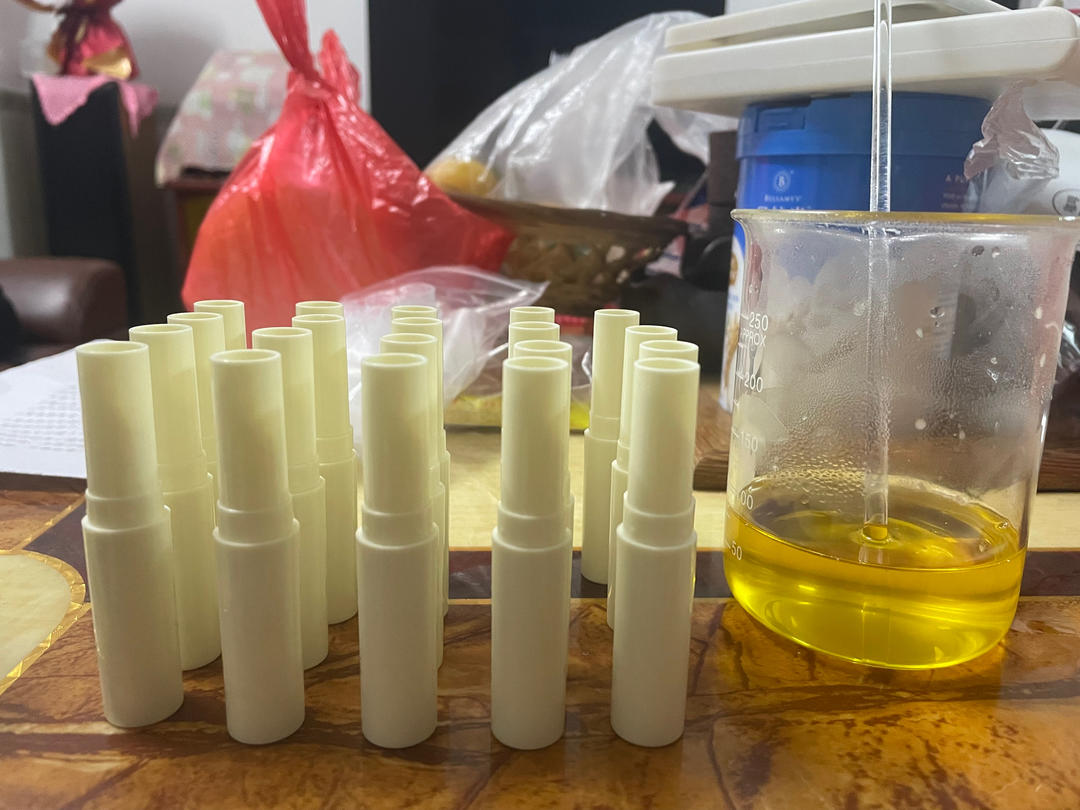 DIY一支可以吃的润唇膏（秋冬必备）
