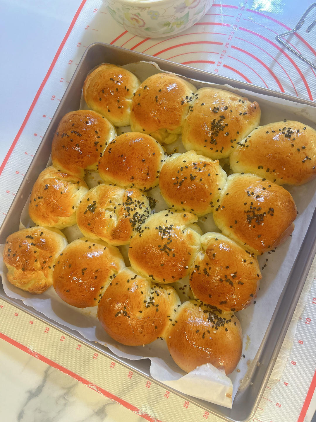 羽毛般柔软拉丝 | 奶呼呼的牛奶云朵小餐包