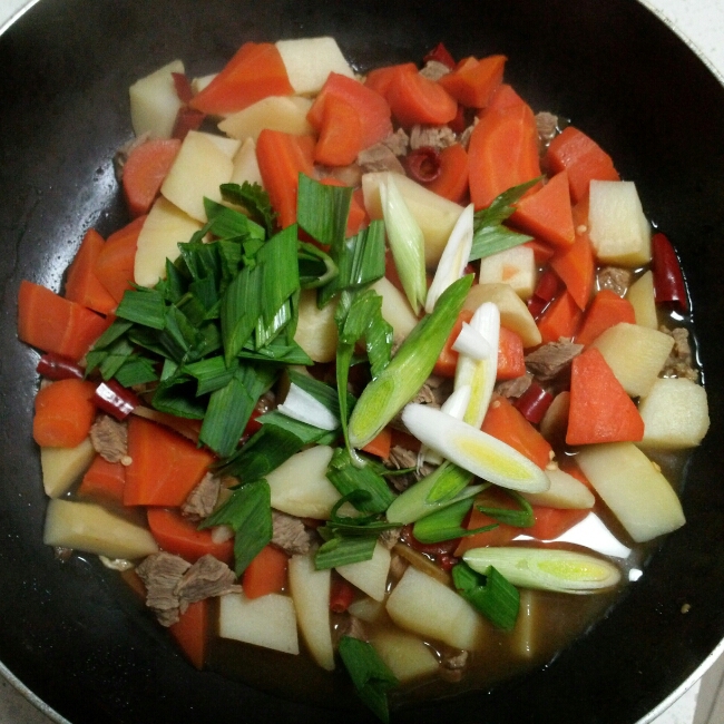 土豆胡萝卜炖牛肉