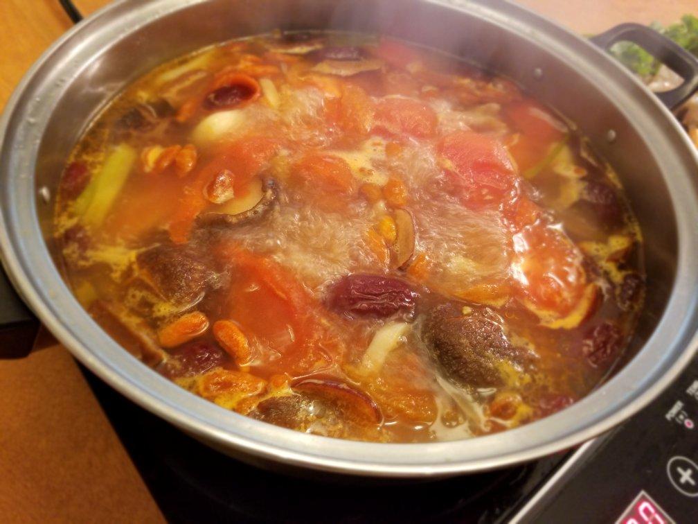 幸运小菲菲做的清汤火锅汤底