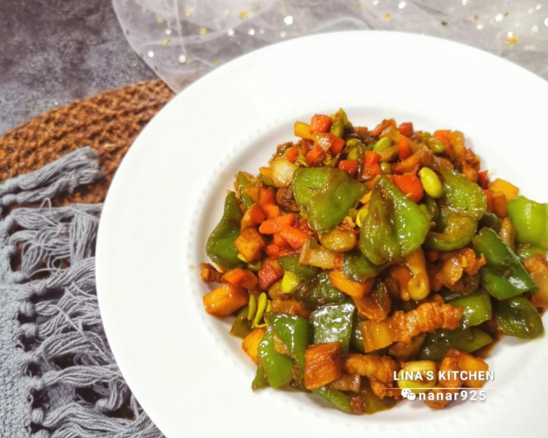 名字特别长的［茭白毛豆青椒胡萝卜炒肉丁］