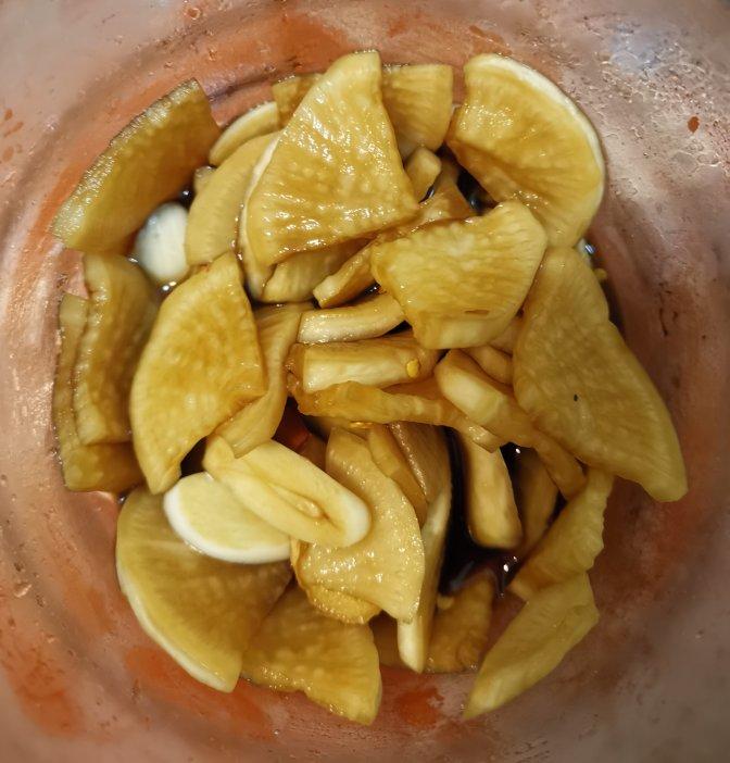 微醺之恋做的三步爽口酸酸辣辣腌萝卜片小咸菜