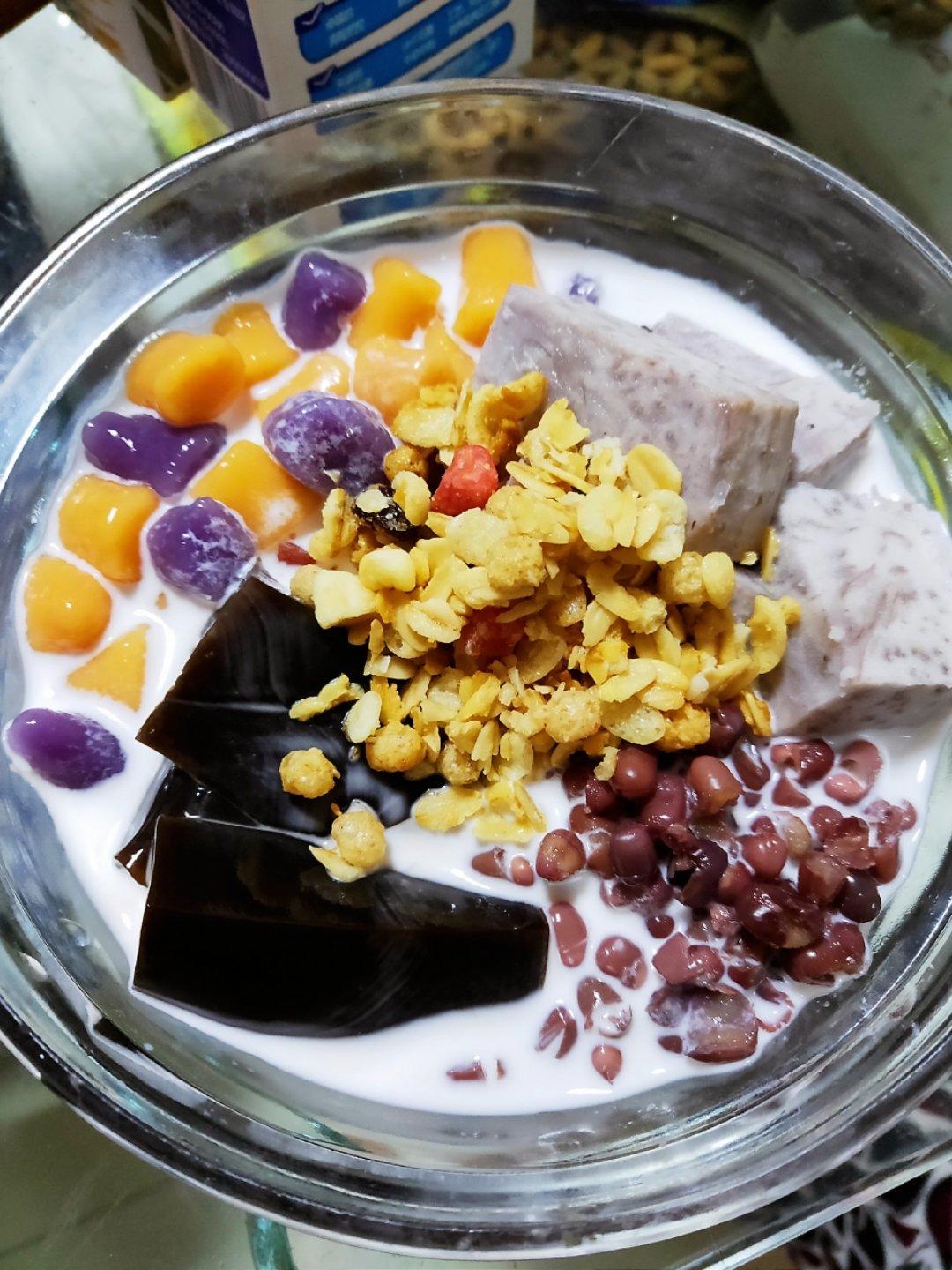 红豆芋圆椰奶烧仙草