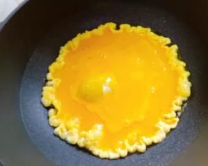 几分钟做好韭菜炒鸡蛋（家常菜）的做法 步骤4